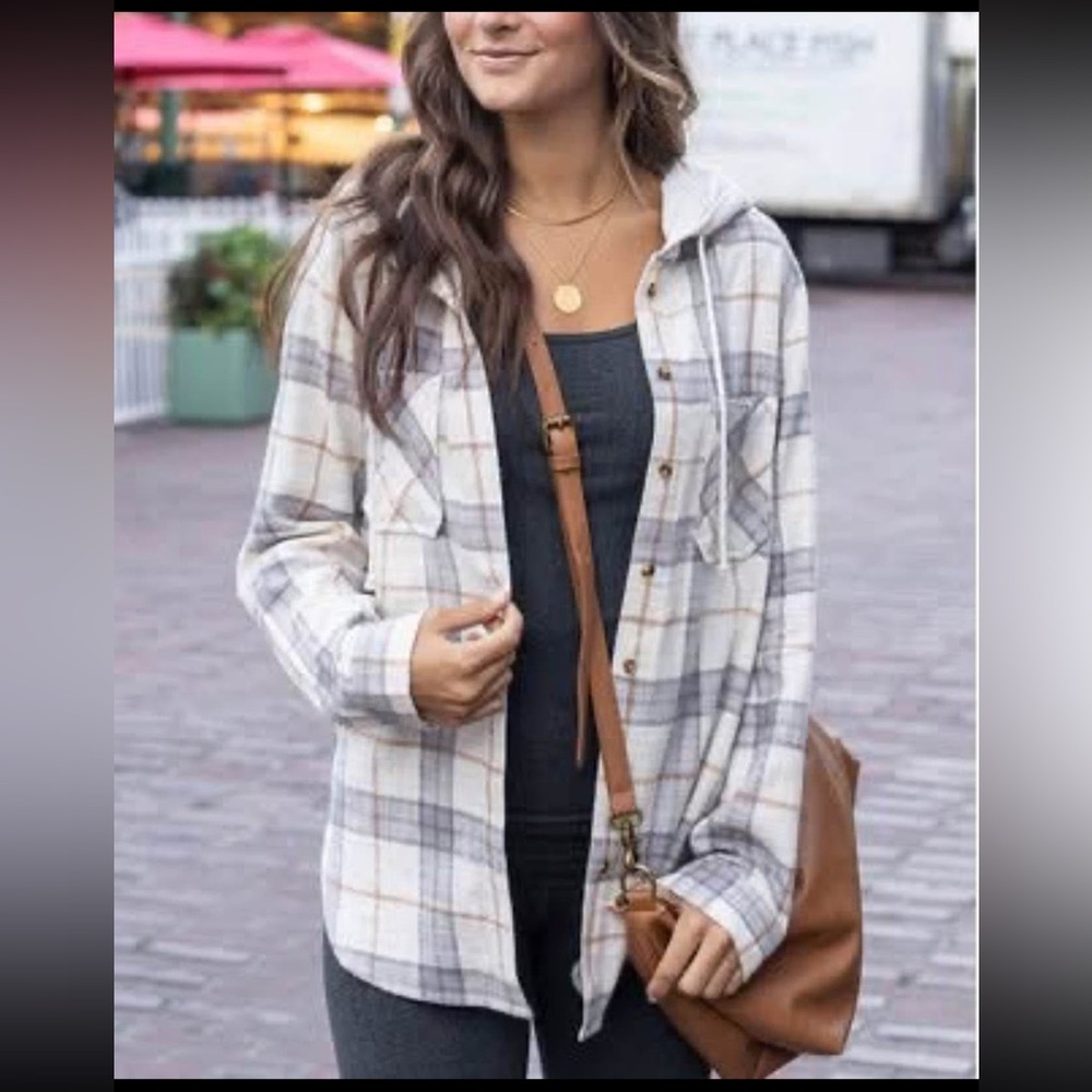 NWT Grace & Lace Lightweight Hooded Flannel Shacket Ivory/Grey Size Small